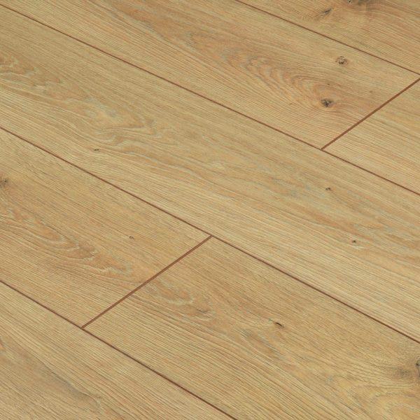 Ламинат FLOORPAN Black дуб натуральный 33 класс с фаской 2,131 кв.м 8 мм